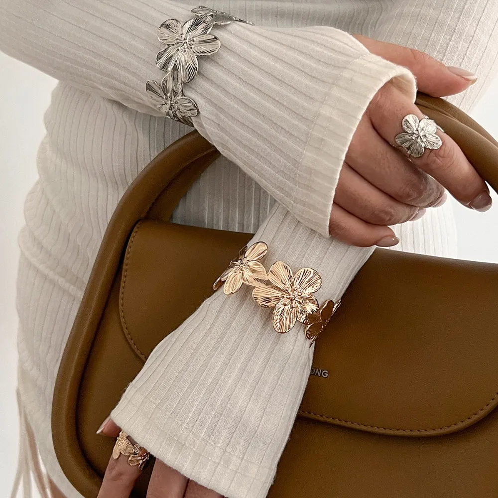 

2 шт. в комплекте, индивидуальный шарм золотого цвета, тиснение, металлические, морская звезда, бабочка, цветок, открывающиеся браслеты, кольца для женщин, дизайнерский комплект ювелирных изделий