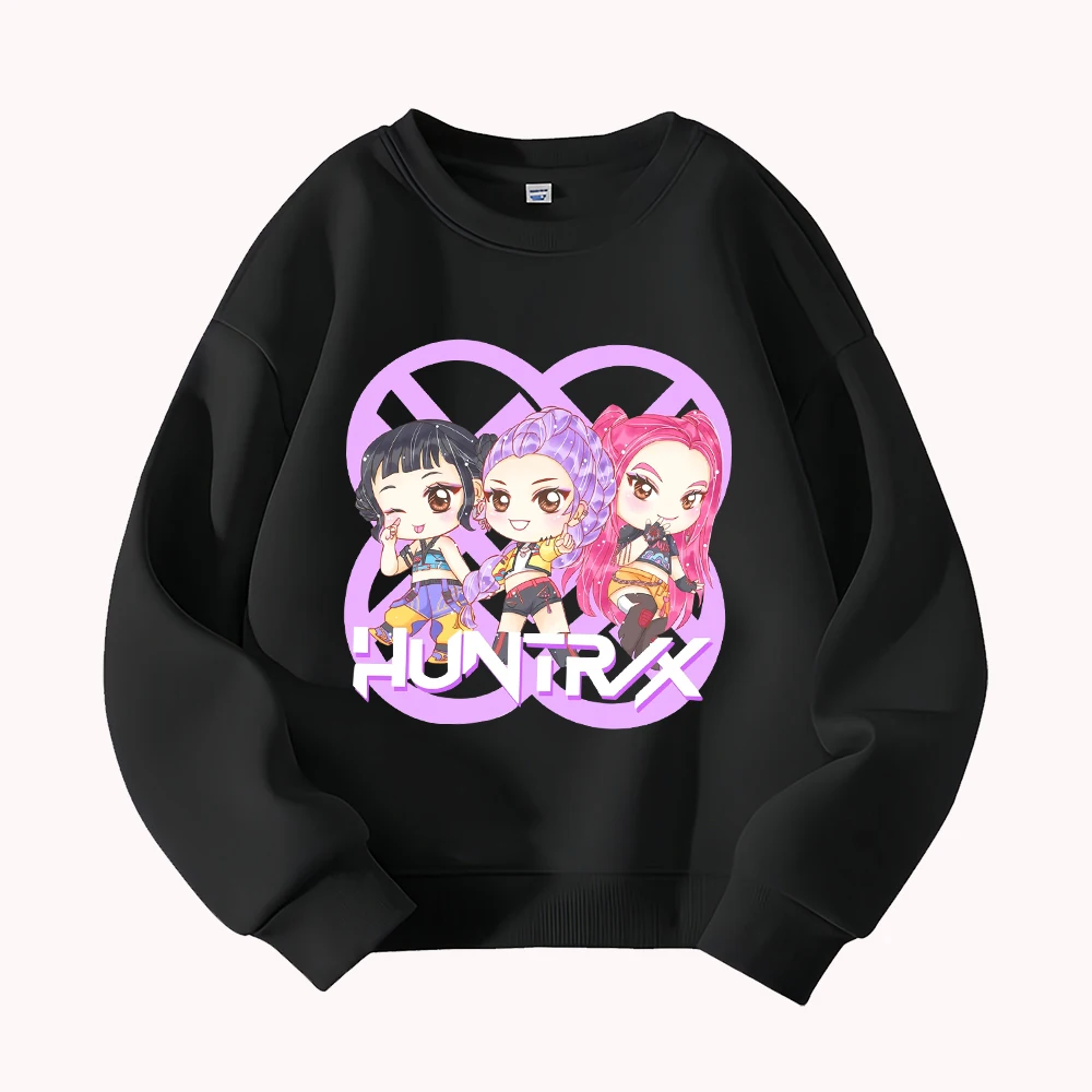 Bluza damska HUNTRX z krótkim rękawem i okrągłym dekoltem, z grafiką inspirowaną chibi grupą K-pop, w stylu streetwear.