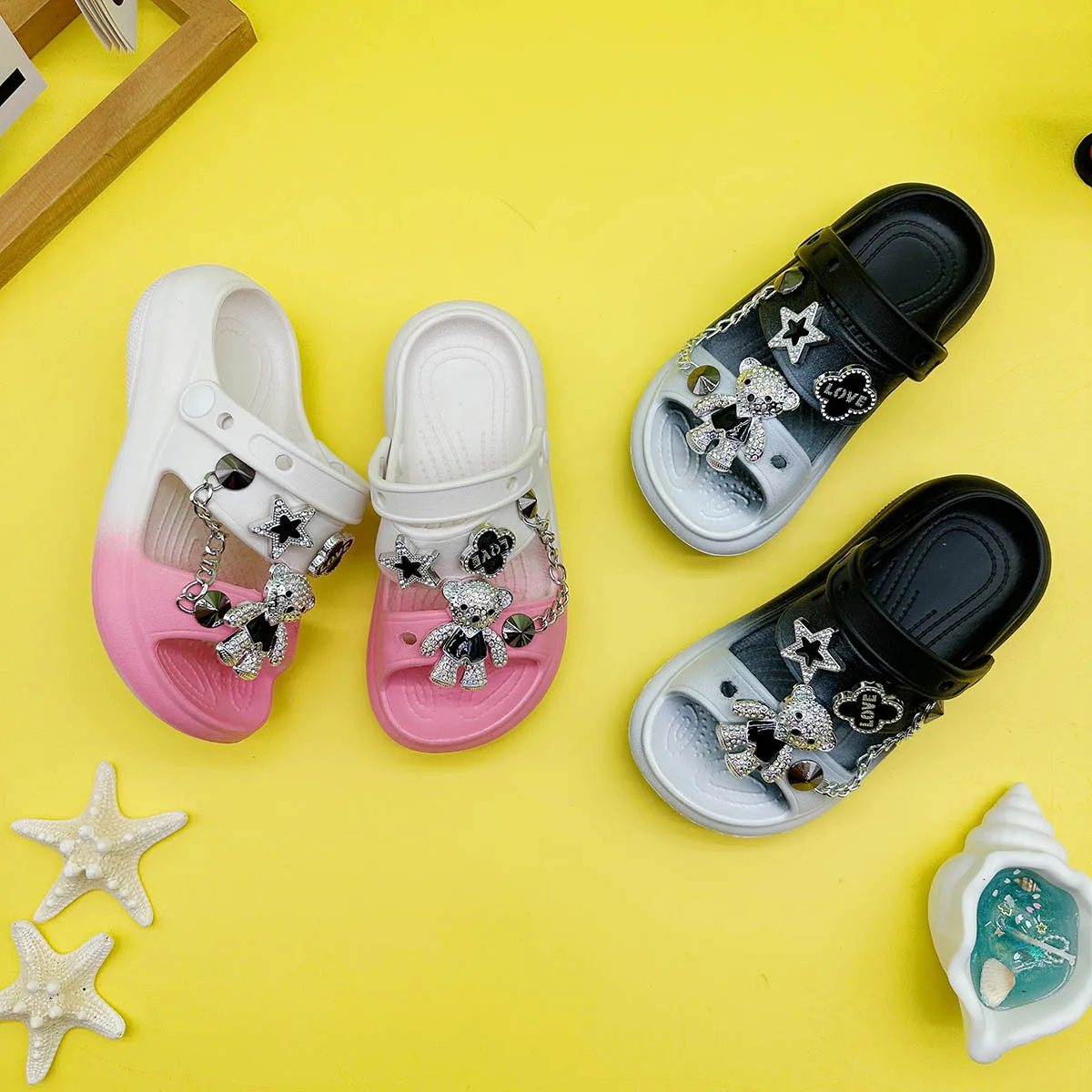 Fashion Hot-Selling Cartoon Rhinestone Bear Parent-Child Slippers New Flat-Soled Boys' and Girls' Non-Slip Soft-Soled Sandals 811