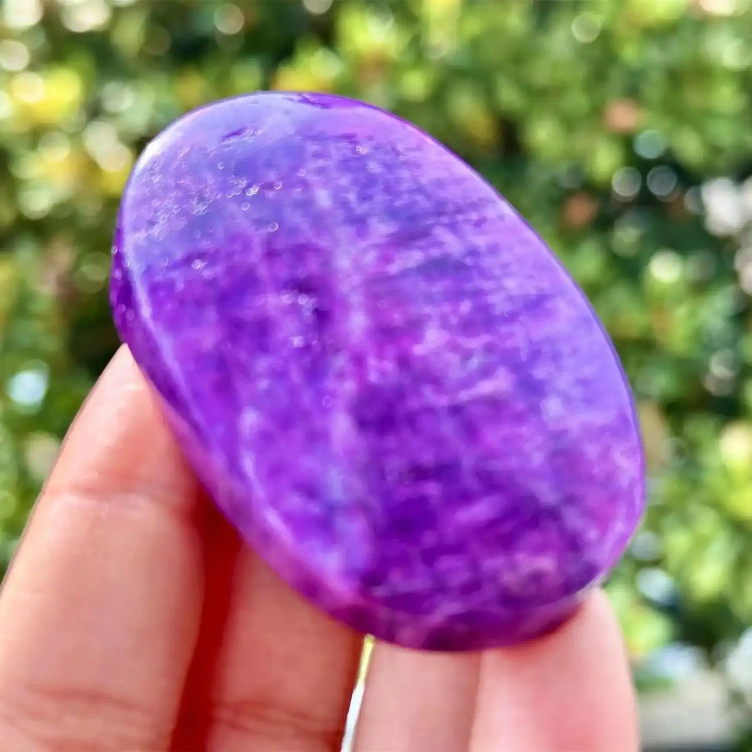 

1 шт. фиолетовый лунный камень, кристалл для снятия тревоги, целебный камень для ладони, ручная резьба, декор для дома, хрустальные подарки