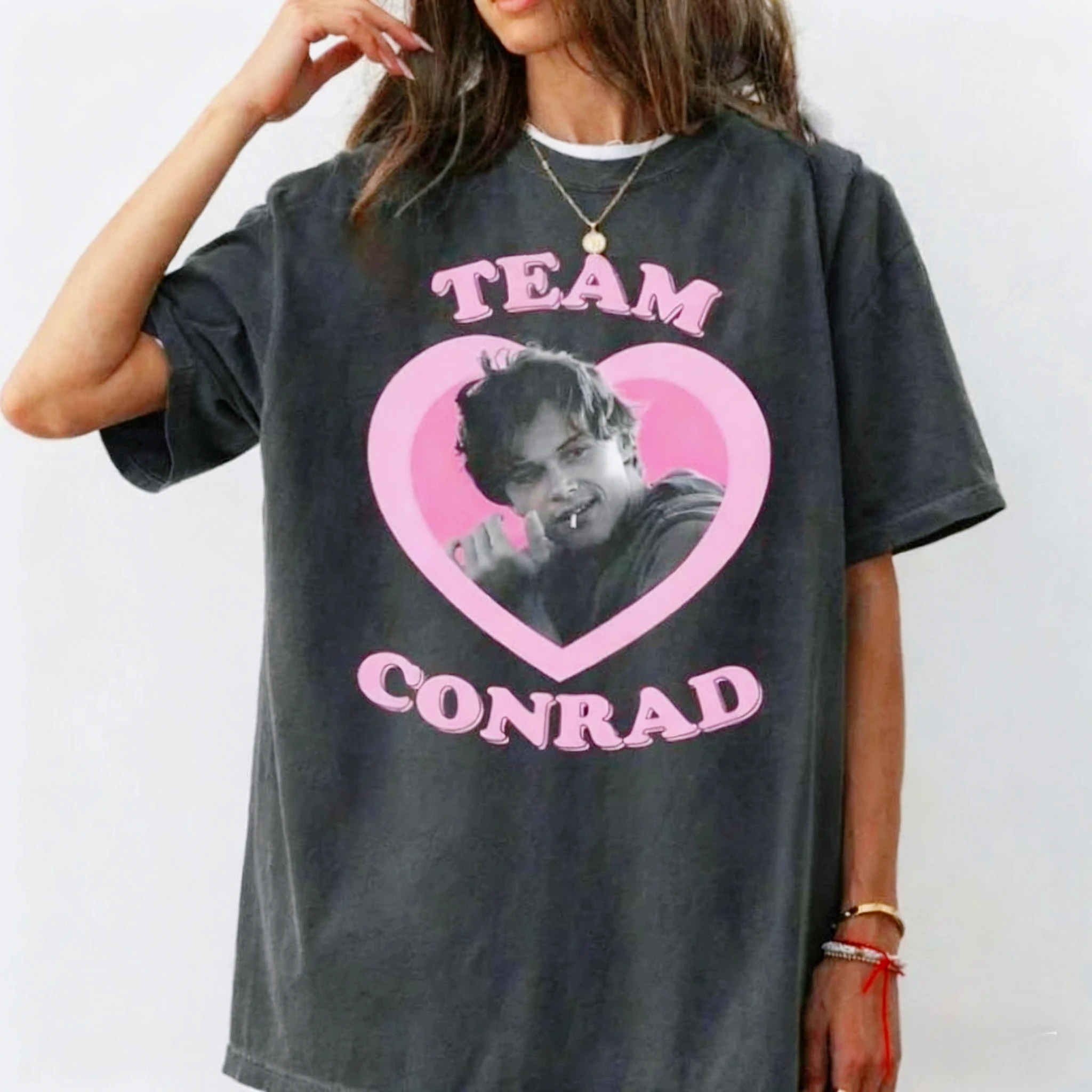 Equipe Conrad Cousins Praia Retro O Verão I Turned Pretty Gráfico Camisetas Mulher Homem Moda Casual Camiseta de Algodão Streetwear