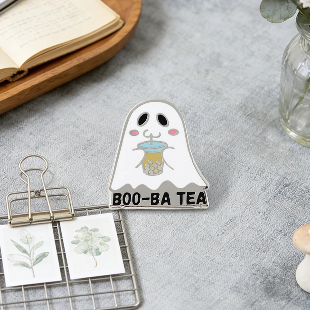Niedliche kleine Geister-Brosche mit Bubble Tea-Motiv, Halloween-Themen-Abzeichen, modisches Accessoire für die gruselige Jahreszeit, lustiges Geschenk – Detail 8