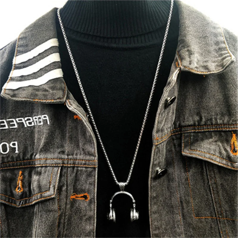 Retro Music Headphone Pendant Couple Hip Hop Necklace Leisure Art Necklace Men and Women Personality Party Gifts 2022 Trend