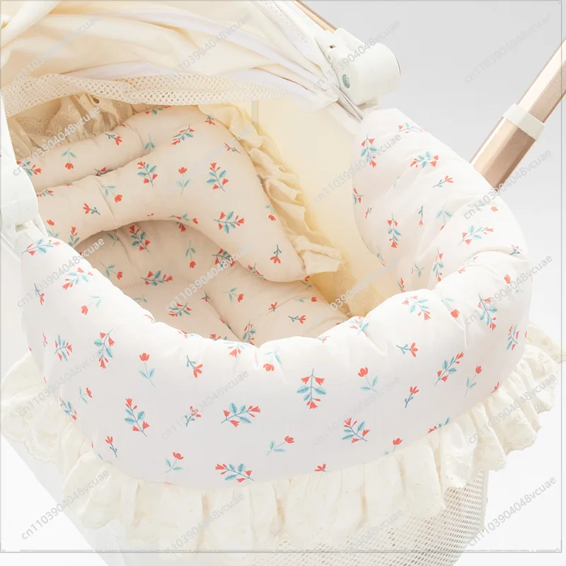 Fashion Creative Ins Wind Pet Cart Anti-dirty Enclosure Pad, Floral Edge Pad Cat and Dog Cart Inner Pad Enclosure
