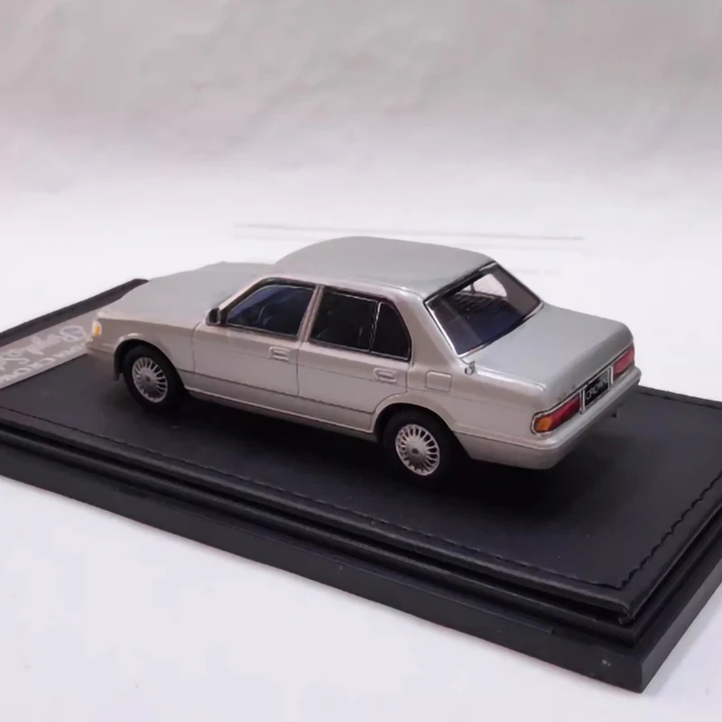 Diecast Alloy 1:43 Scale CROWN 1990s Sedan 133 Vintage Cars Model Silvery Adult Toys Classics Souvenir Gifts Static Display