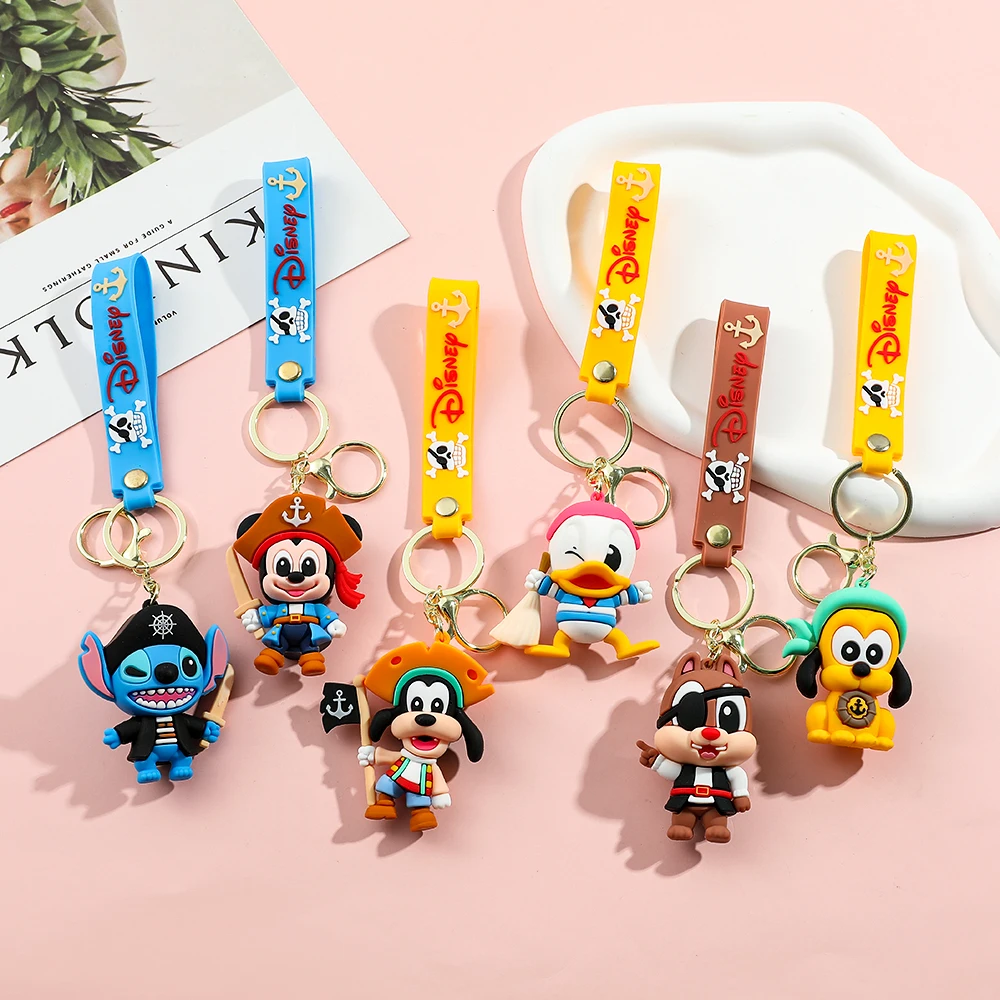 6 pezzi Anime Disney Portachiavi Nuova serie pirata Mickey Goofy & Stitch Portachiavi bambola Ornamenti Ciondolo per auto Giocattolo per bambini Regali di Natale