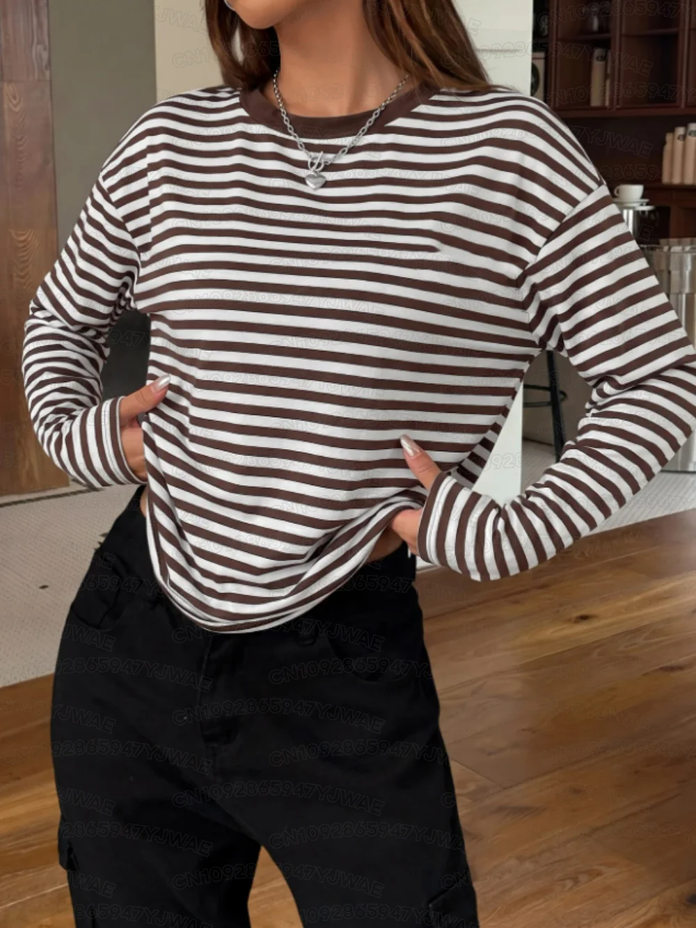 Frühlings- und Herbst-T-Shirt für Damen mit minimalistischem Streifenmuster, lässigem Rundhalsausschnitt, langen Ärmeln, in Übergrößen, im Retro-Amerikanischen Stil. – Detail 4
