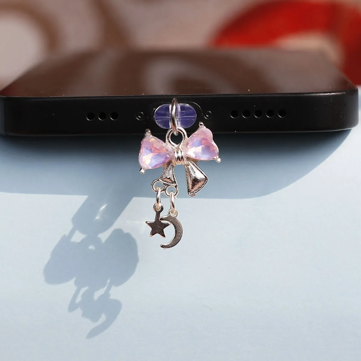 Wunderschöner herzförmiger Liebesschleifen-Mond-Stern-Staubschutz-Anhänger für Mobiltelefone, hängende Dekoration, Zubehör für iPhone Type-C-Anschluss – Detail 9