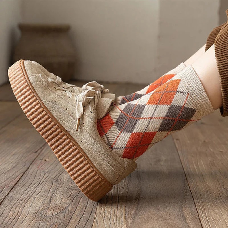 Modische karierte gestreifte Socken für Damen und Herren, Herbst und Winter, wärmende Diamant-Socken, Streetwear, lustige Argyle-geometrische Socken. – Detail 15