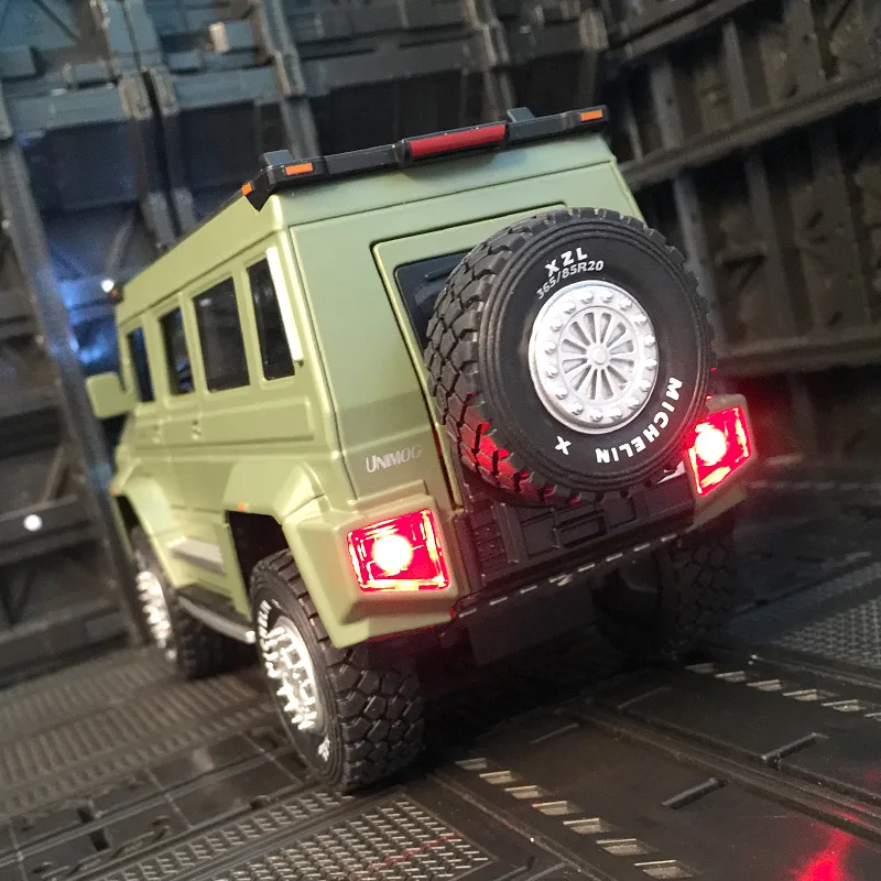 Simular Mercedes-Benz Unimoc U5000, coche en miniatura de aleación para niño, vehículo todoterreno acústico-óptico, juguete adecuado para colección