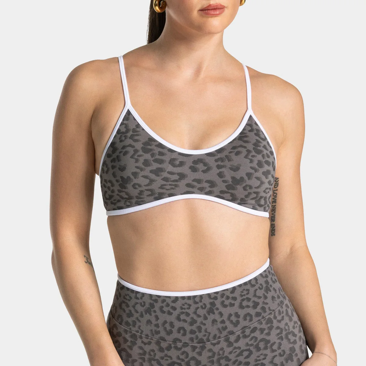 Sportbeha met luipaardprint voor dames, geschikt voor hardlopen, fitness, training en andere actieve sporten, met goede schokabsorptie.
