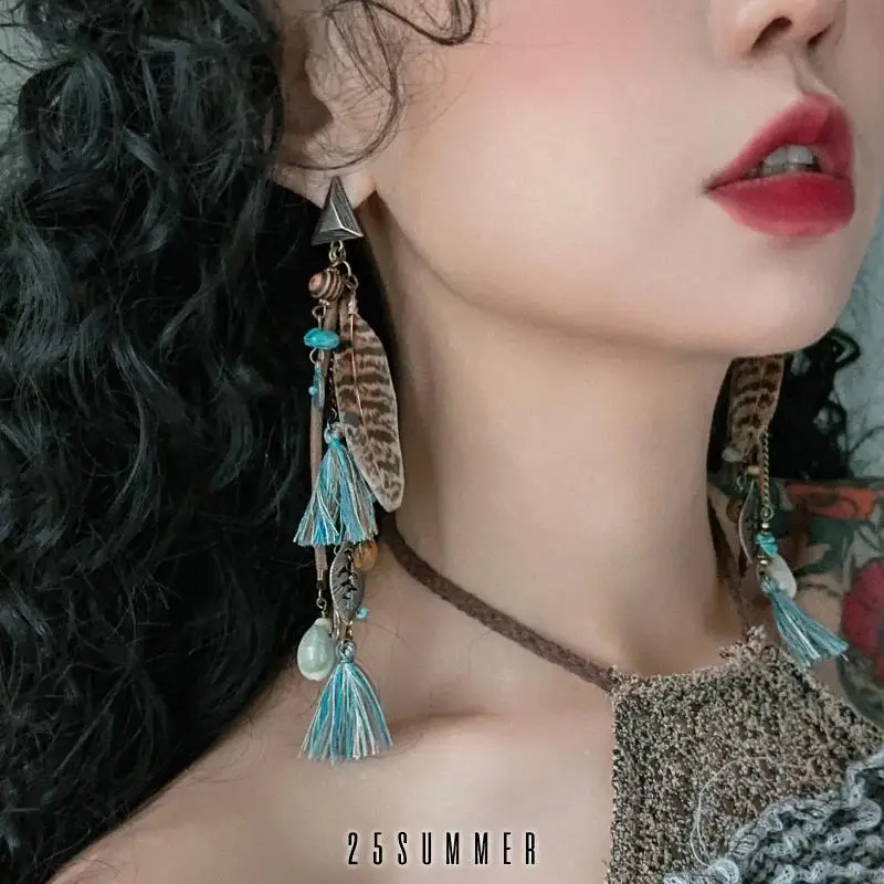 Pendientes de borla de plumas itinerantes de princesa Tribal, pendientes de Clip de oreja de estilo étnico Retro para mujer