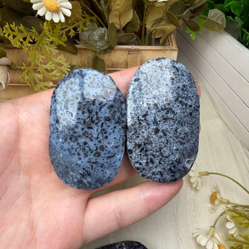 Natural Blue Lace Agate Palm Stone Hand Polished Black Banded Chalcedony Pocket Stone Chakra Reiki Healing Home Decor Crafts