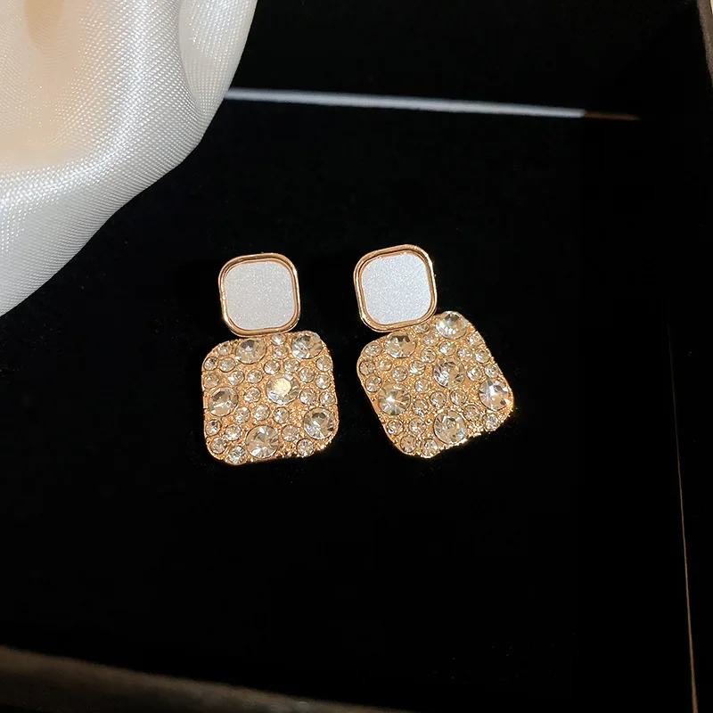 Light luxury style super flash diamond-set square geometry, earrings are fashionable, niche temperament high-end earrings women