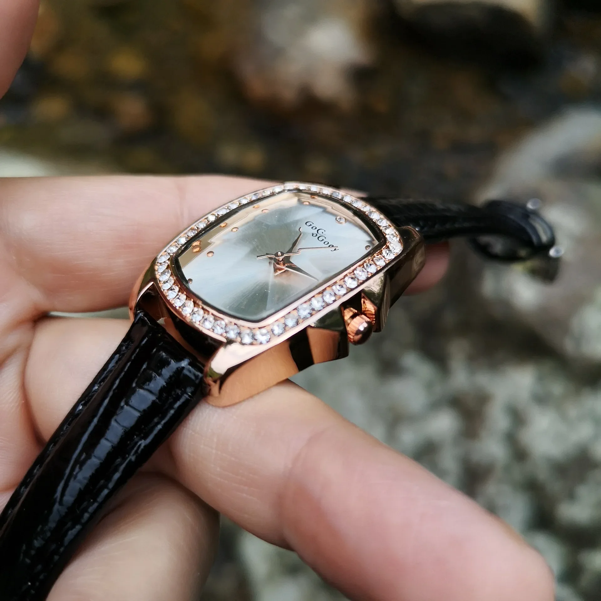 นาฬิกากําไลแฟชั่นหรูหราแบรนด์สำหรับผู้หญิงสายหนังนาฬิกาข้อมือควอตซ์นาฬิกาข้อมือสุภาพสตรีนาฬิกาสีดำ reloj