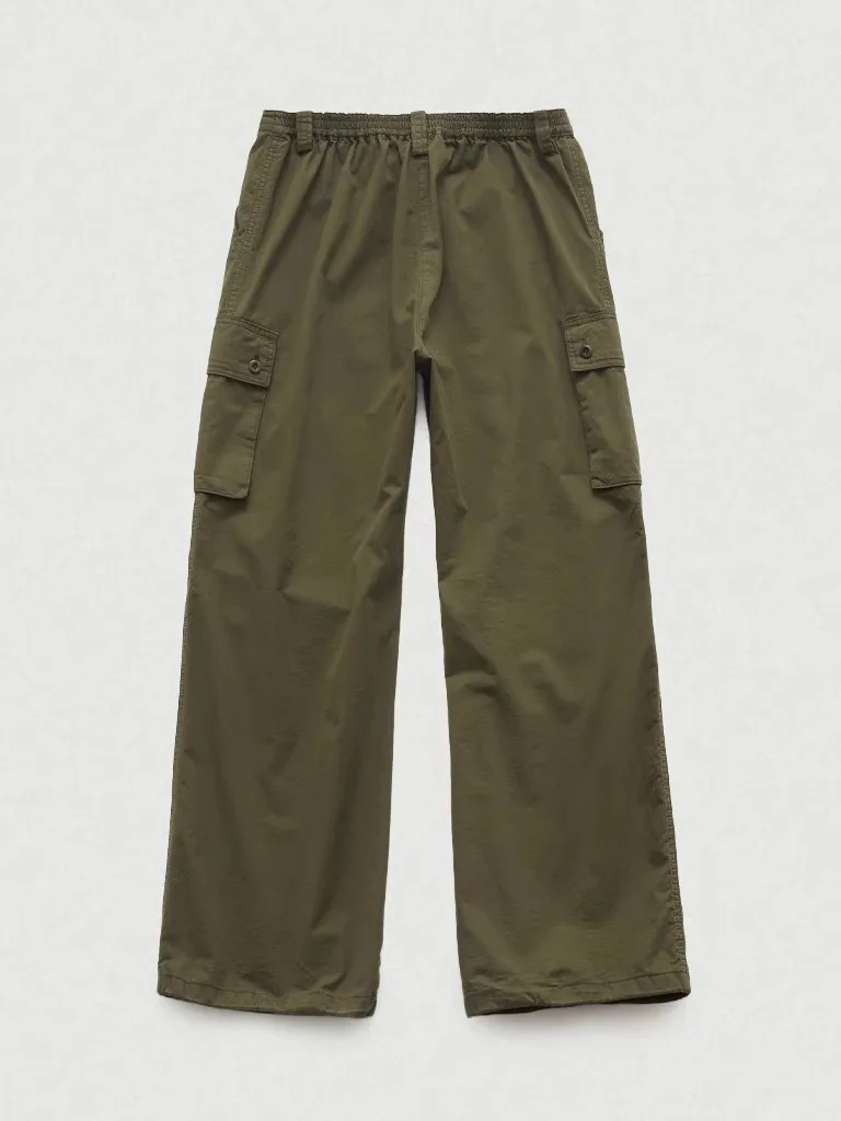 Luźne, codzienne spodnie robocze w stylu militarnym, damskie długie spodnie z elastyczną talią, proste nogawki, szerokie nogawki, wygodny krój.