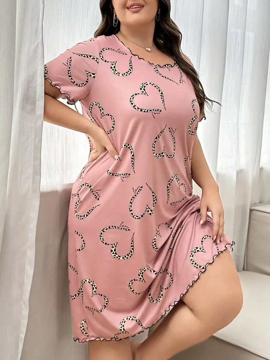 

Ночная сорочка больших размеров с коротким рукавом, розовым леопардовым принтом в виде сердца и оборками для женщин
