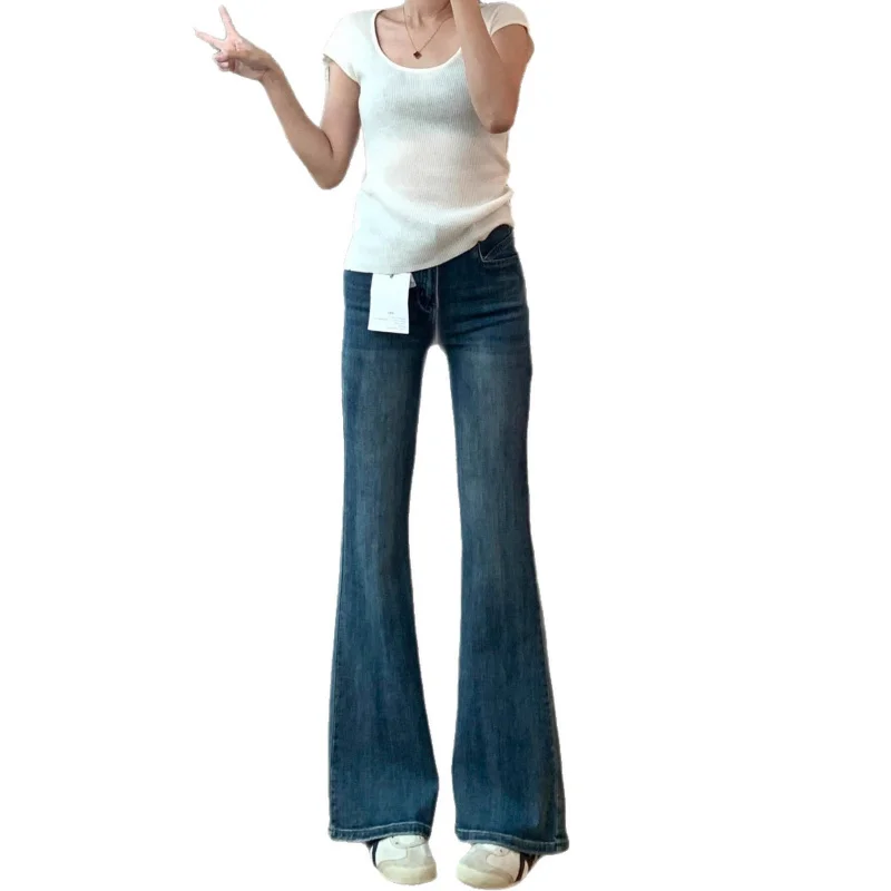 جينز نسائي جديد لخريف 2025 عالي الخصر متوهج يظهر مظهر نحيف للجسم على شكل كمثرى مع مرونة