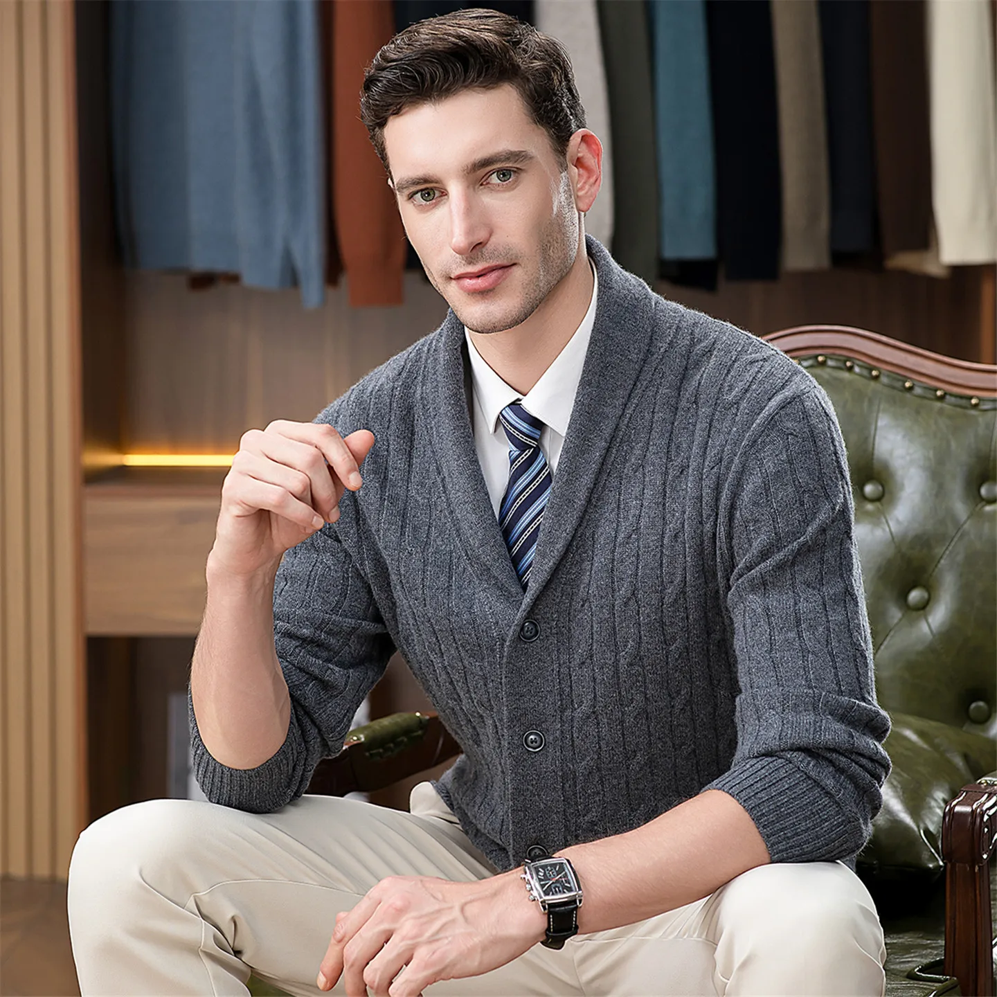 Autunno e inverno nuovo maglione di cashmere da uomo colletto oliva fibbia fiori intrecciati cappotto di cashmere spesso maglione caldo allentato.
