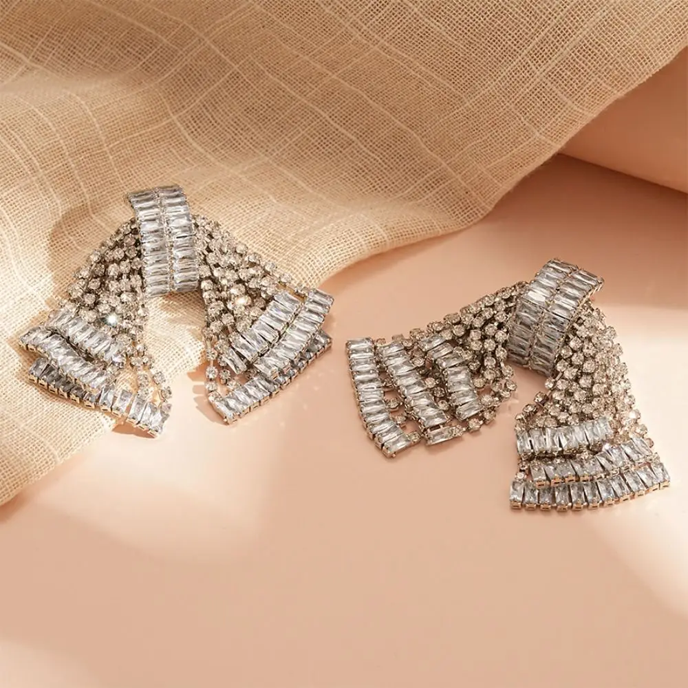 

Crystal Shining Rhinestone Earrings Elegant Exquisite Bowknot Drop Earrings Women Ear Jewelry Tassel Exaggerated Earring Gift