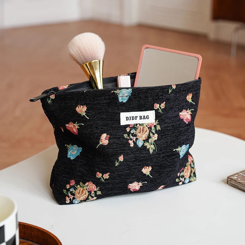 DJDF Women\'s Cosmetic Bag Vintage Black Background Flower Skincare Product Storage Bag Portable Travel Toiletry Bag Coin Purse