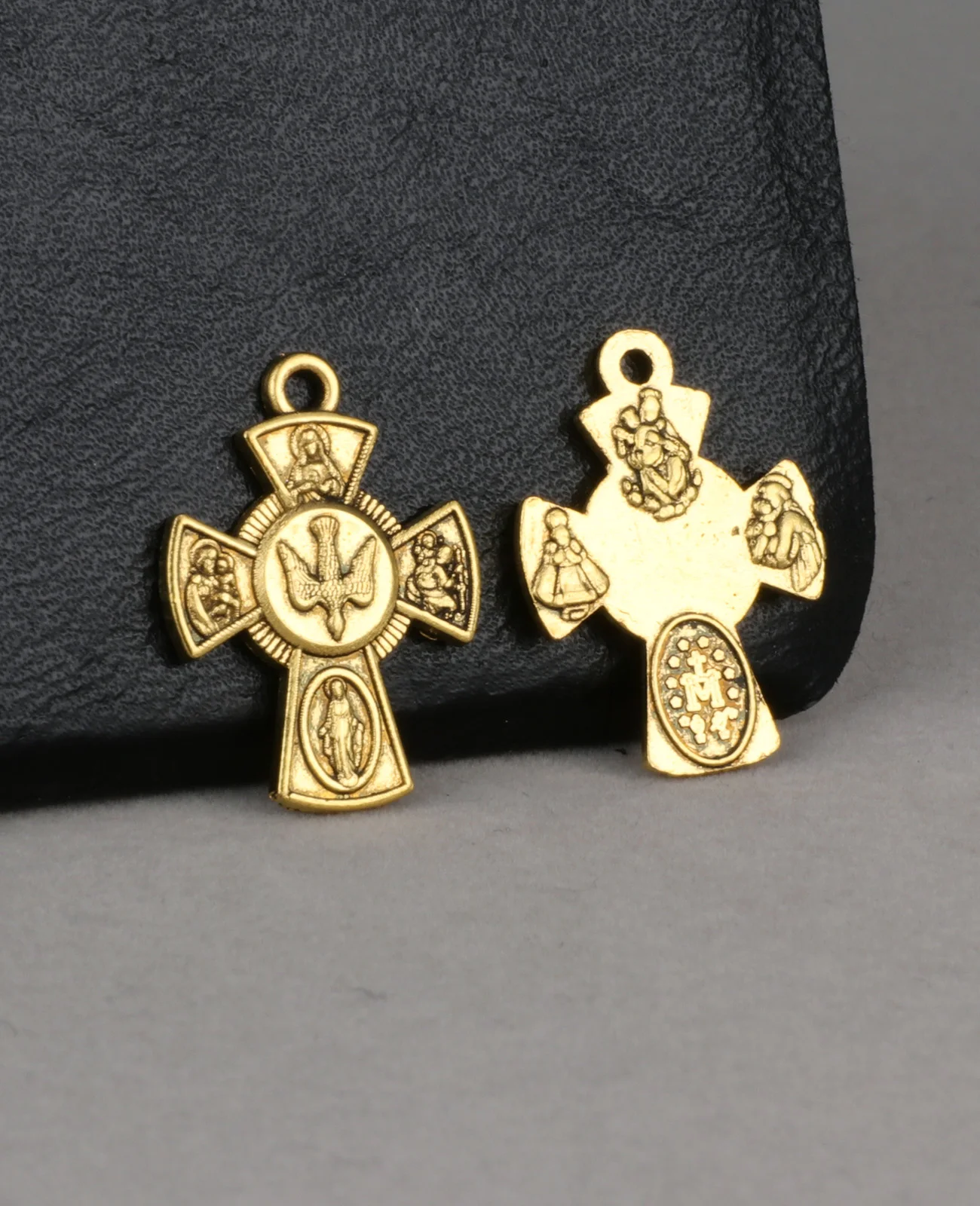 Diyalo 20Pcs/Lot Czterokierunkowy Gołąb Medal Charms Krzyż Wisiorek z Dziewica Maryja Święte Serce Wzór St.Joseph DIY Tworzenie biżuterii Część