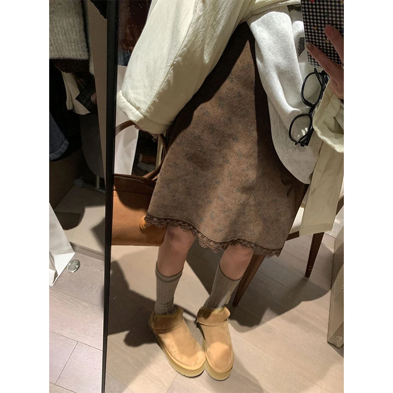 Minigonna vintage in velluto a coste da donna patchwork di pizzo floreale gonne nere autunno inverno streetwear design coreano sottile una linea gonne