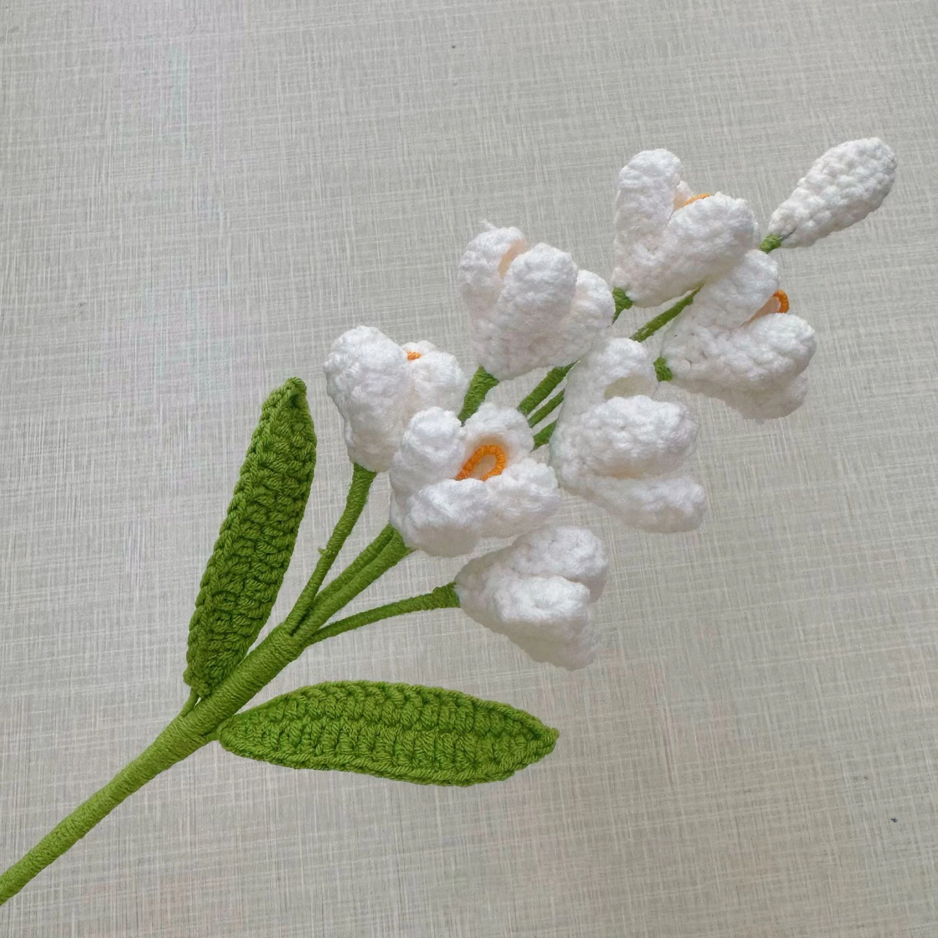 Handgewebte lila Blumen, kreative gestrickte Blumenzweige, künstliche Blumen, Raumdekoration, Geschenk – Detail 5