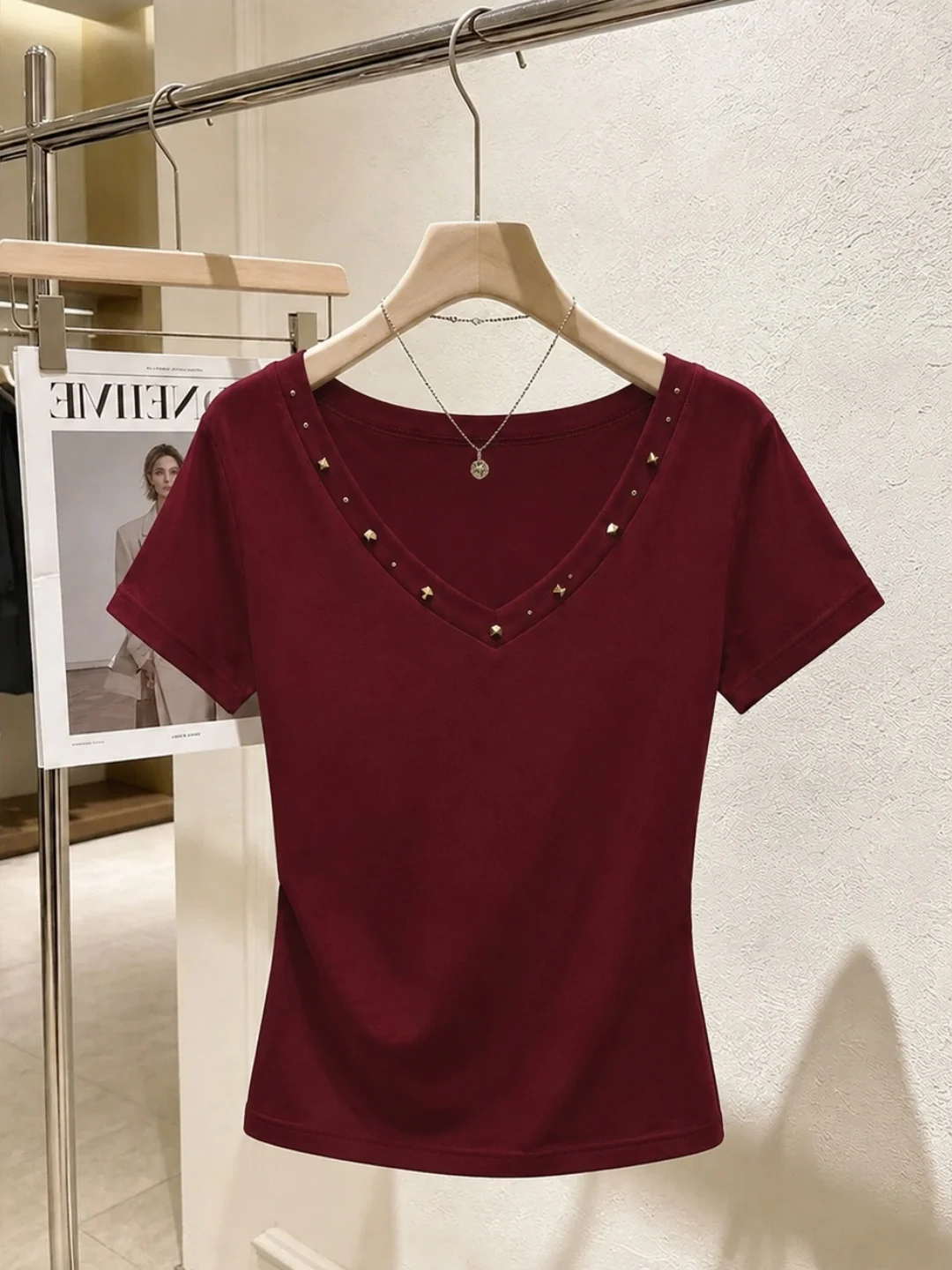 

Summer Commute Versatile Slimming Short Sleeve T-Shirt Elegant Vintage Fashion Design V-Neck Top Korean Style Straight Cut