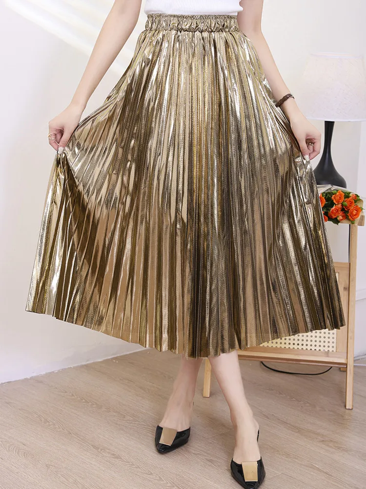 The new spring and summer 2024 pleated skirts posed golden beaches long skirt of tall waist skirt girl