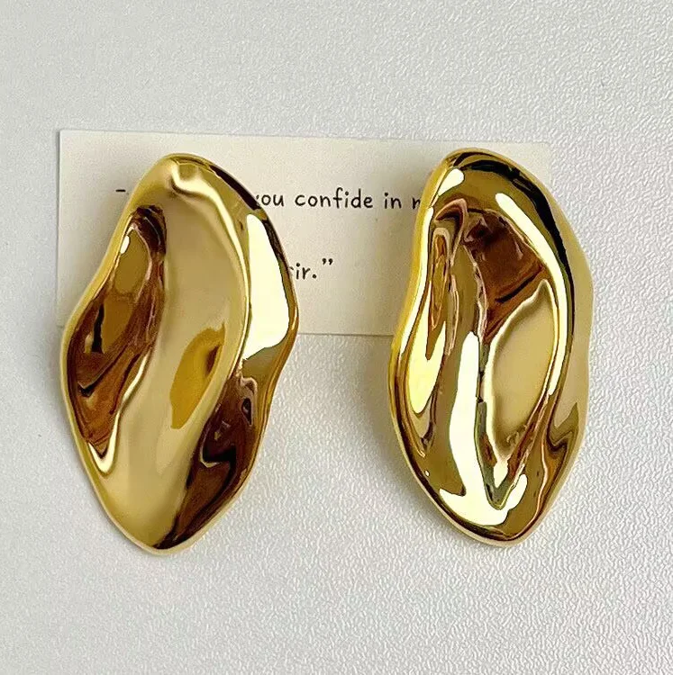 kshmir Exaggerated shaped earrings are fashionable, simple, retro, geometric, and high-end, good-looking earrings.