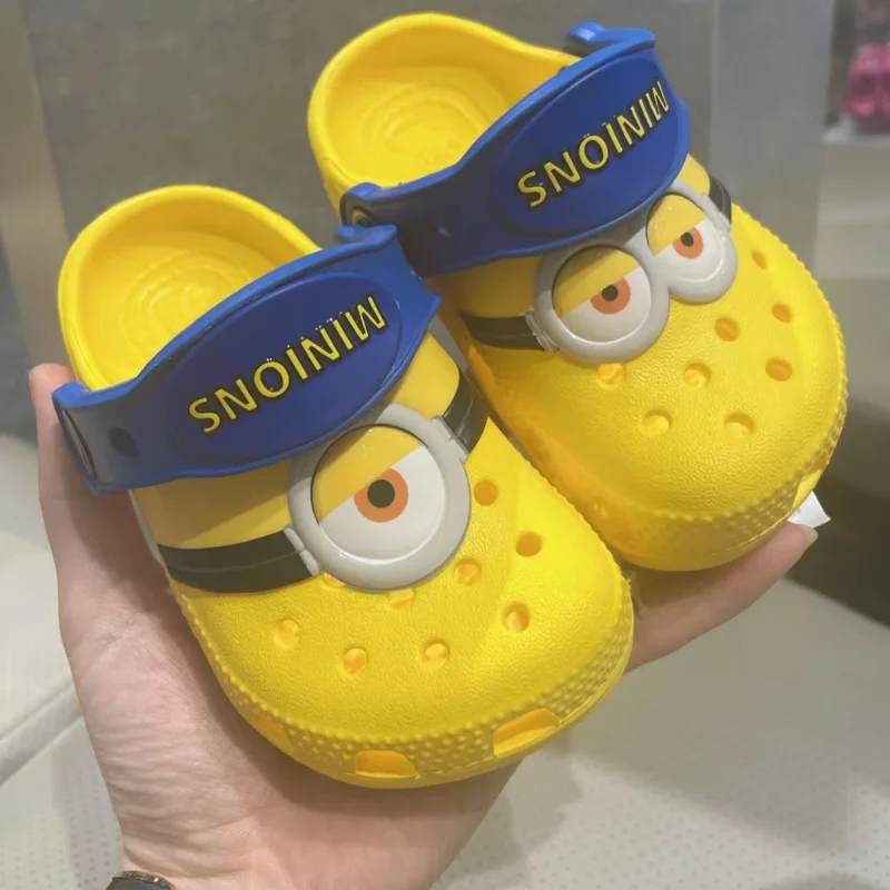

2025 New Summer Minion Hole Shoes Breathable Non-Slip Lightweight Cartoon Cute Bund Outdoor Indoor Sandals Slippers Kids Gift