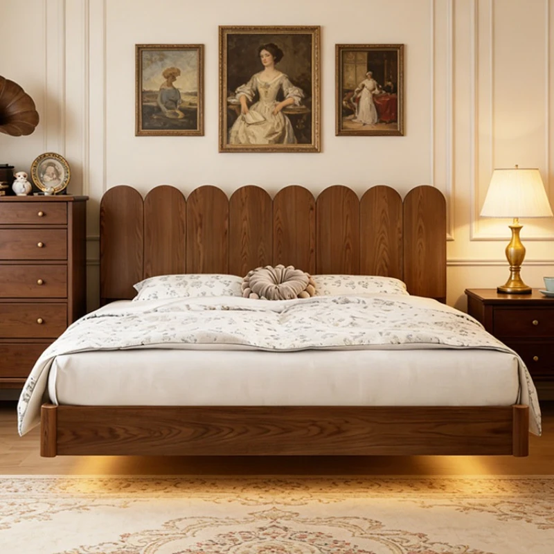 Cama flotante elegante para dormitorio doble, base de cama vintage francesa con diseño estético, juego de muebles para dormitorio matrimonial.