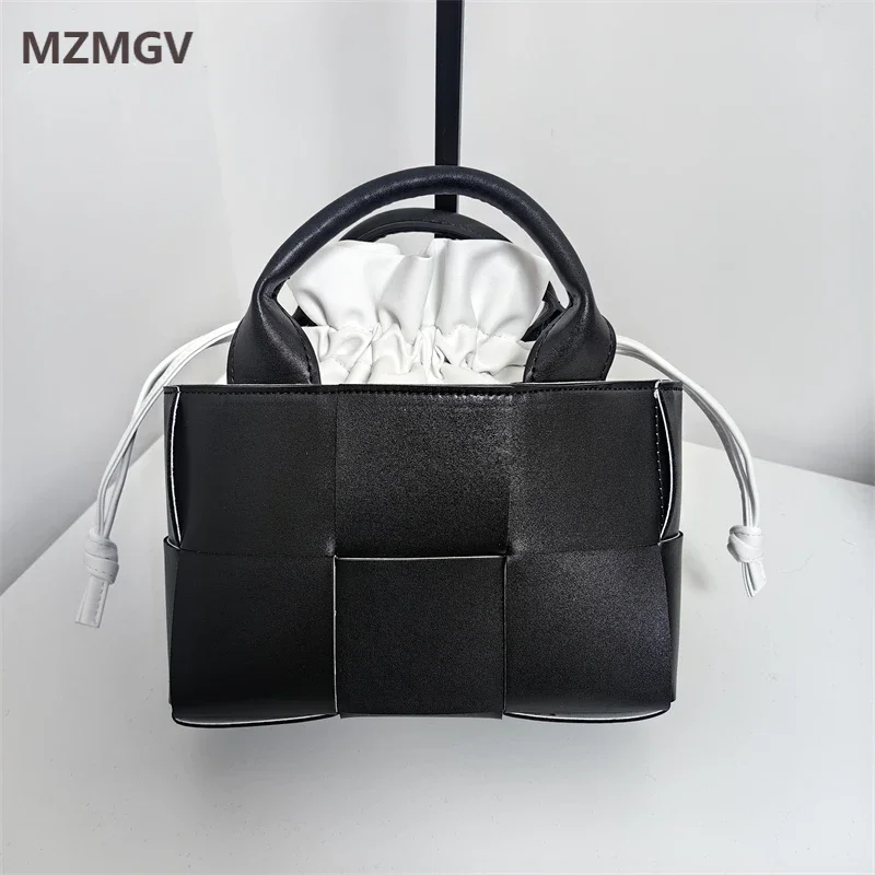 

Новинка весны 2024, тканая сумка из искусственной кожи, роскошный дизайн, женская маленькая квадратная сумка на шнурке, простая сумка высокого качества Bolsa Feminina