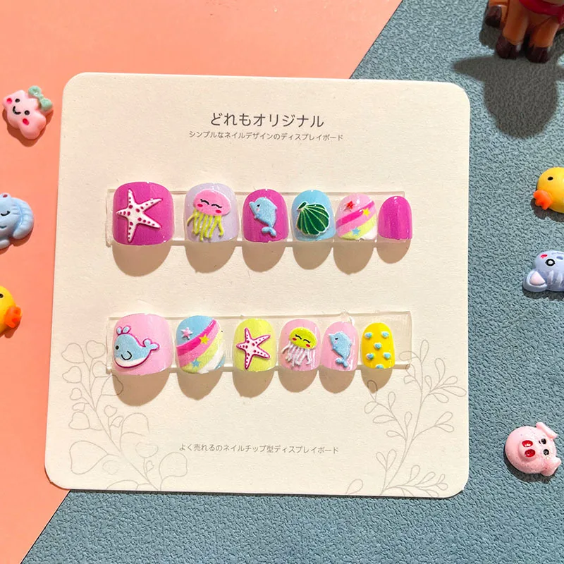 Pre-Glue Fake Nails for Children, Kids Press on Fake Nails, Cartoon Christmas Nails, Cute Full Cover Tips, Nail Decoration, 12