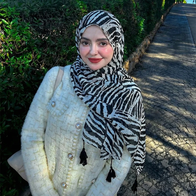 

2026 New Arrival Linen Cotton Hijabs for Women Luxury Foulard Femme Striped Print Tassel Scarves Summer Sun Protecton Headscarf