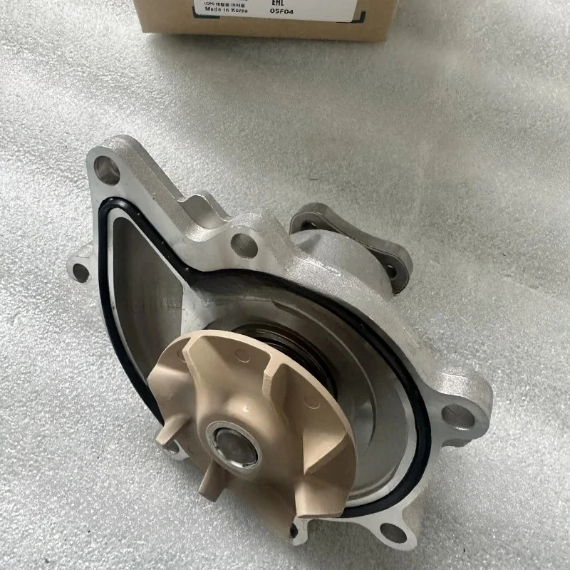1722000101 Engine Water Pump  For Ssangyong Korando 2.0