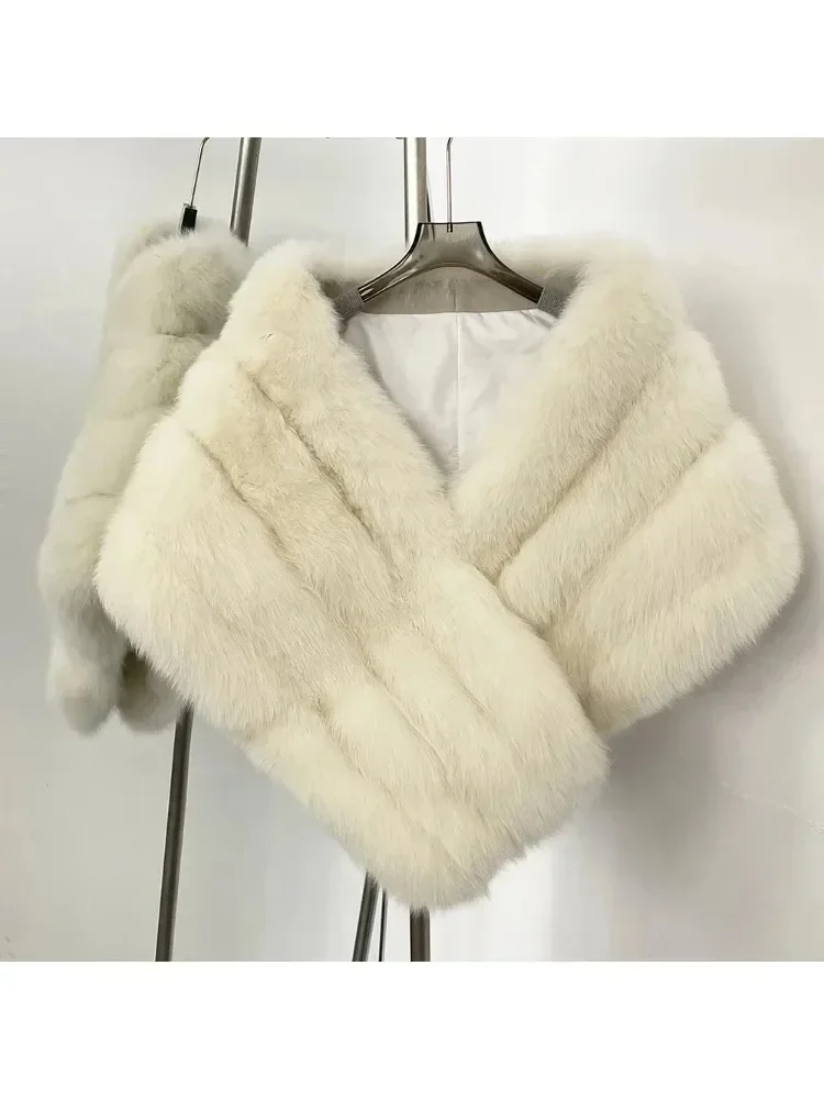ملابس شتوية لعام 2025 ملابس نسائية فاخرة ملابس نسائية عصرية دافئة من الفرو الحقيقي اللفاع فرو الراكون الطبيعي شال نسائي #1