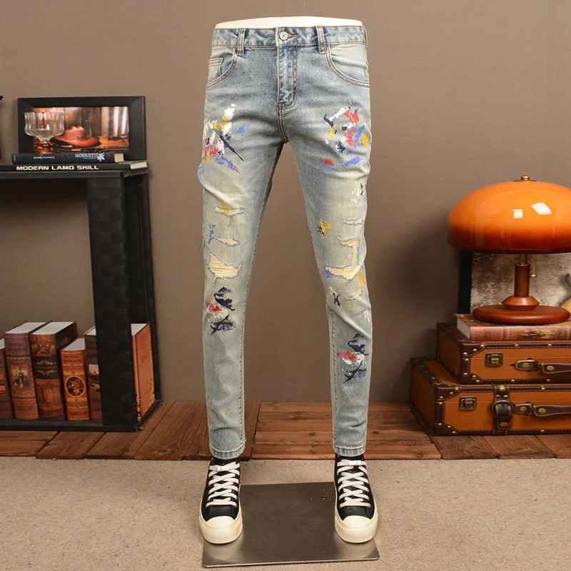 

Мужские джинсы Street Designer Fashion: ретро, светло-голубые, стрейч, слим-фит, с эффектом потертости и росписи, летние, в стиле Y2K, винтажные джинсовые брюки