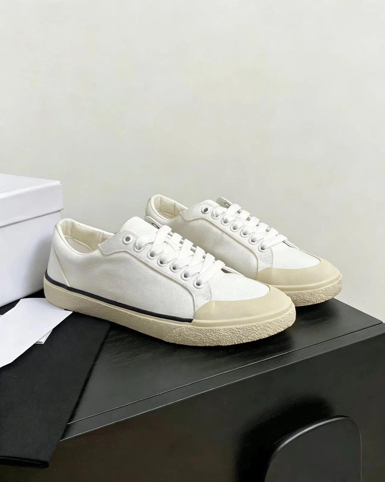 

Women Low-top Sneakers Canvas Shoes