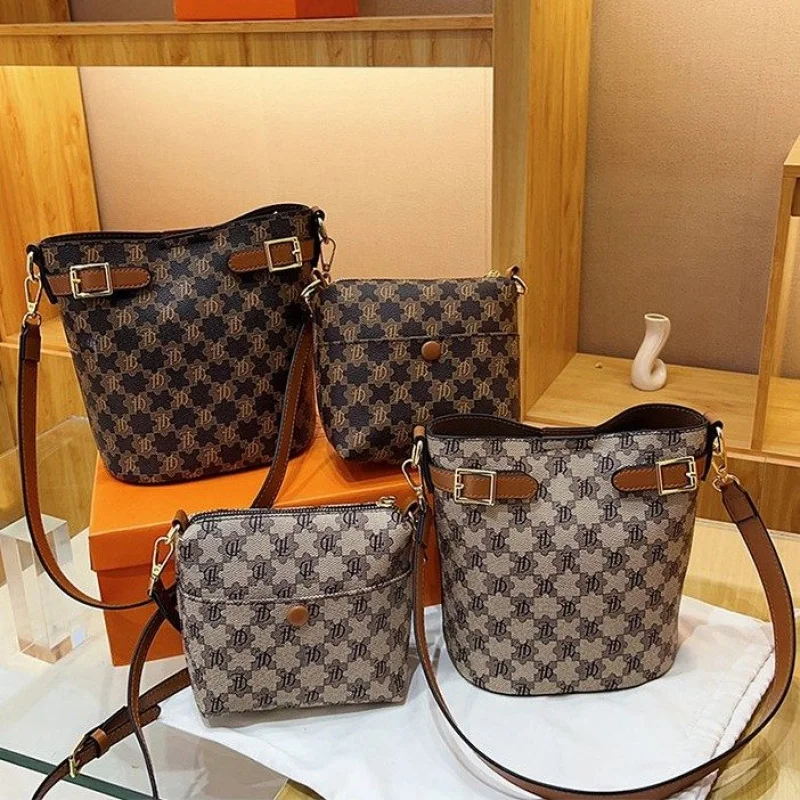 

Модная дизайнерская женская большая сумка Paris с опцией Messenger и классическим элитным большим пространством