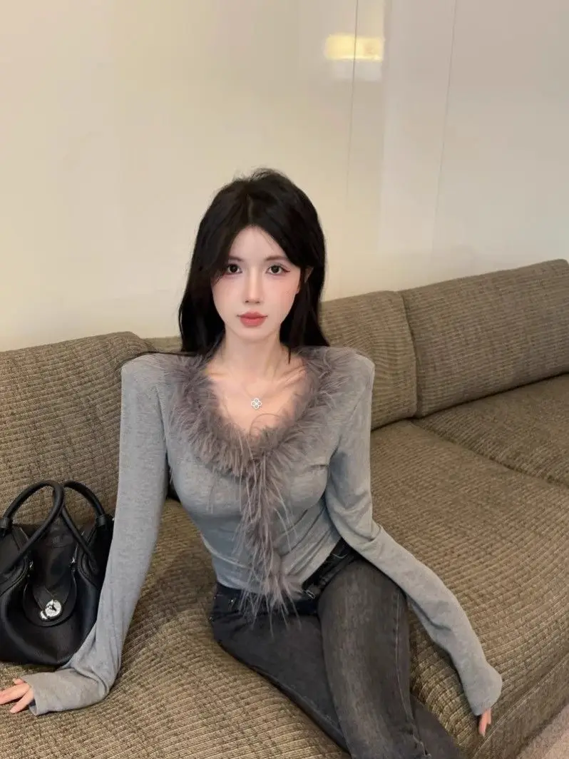 สีเทาPatchwork Furry Vคอยาวแขนยาวเสื้อยืดผู้หญิงฤดูใบไม้ร่วงฤดูหนาวใหม่แฟชั่นSlim Fit Design Senseกวางขนสัตว์ฐานชั้นTop