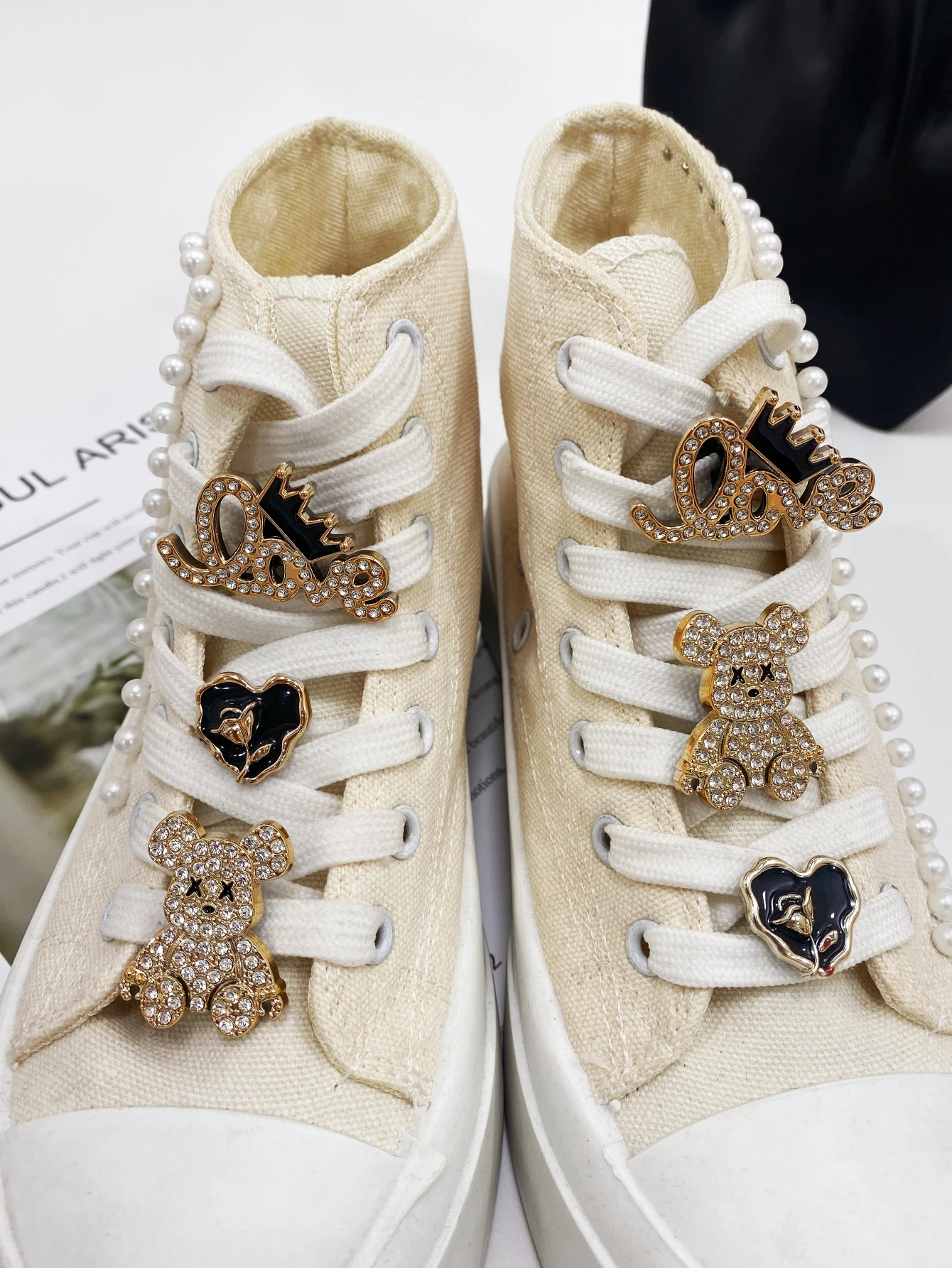 6 pieces of Crocs accessories point drill bear DIY removable all-matching plate shoes sneakers LACES decoration button slippers