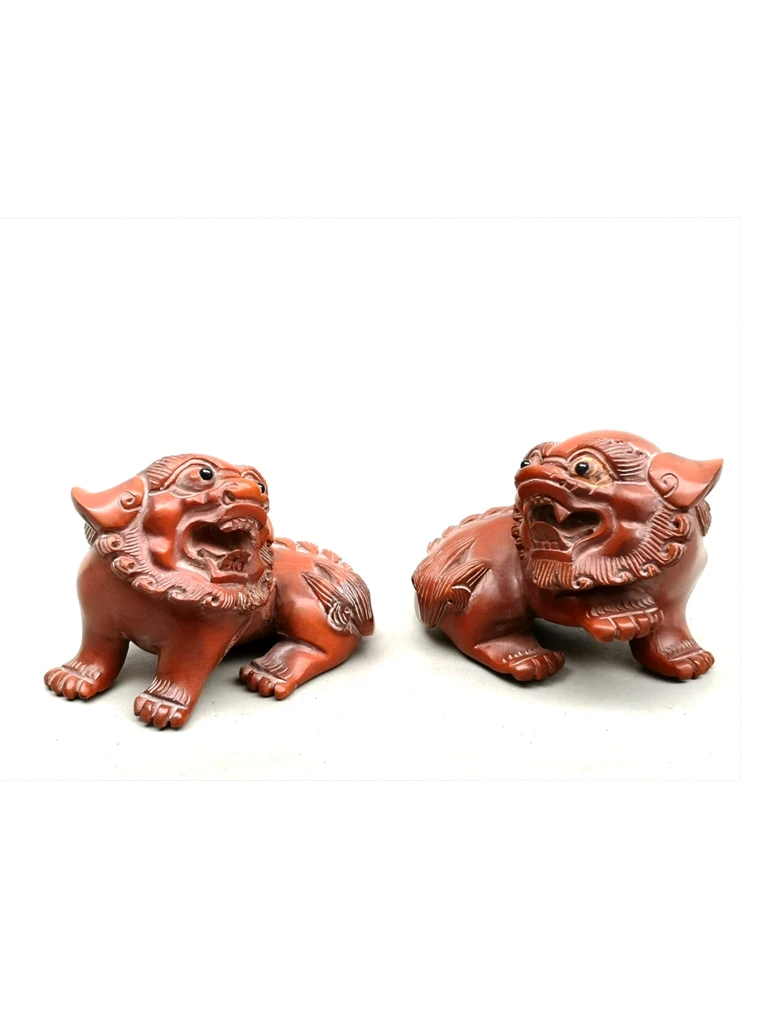 YIZHU CULTUER ART Collection Ancient China Boxwood Hand Carved Lion Statue Pair Delicate Family Decoration