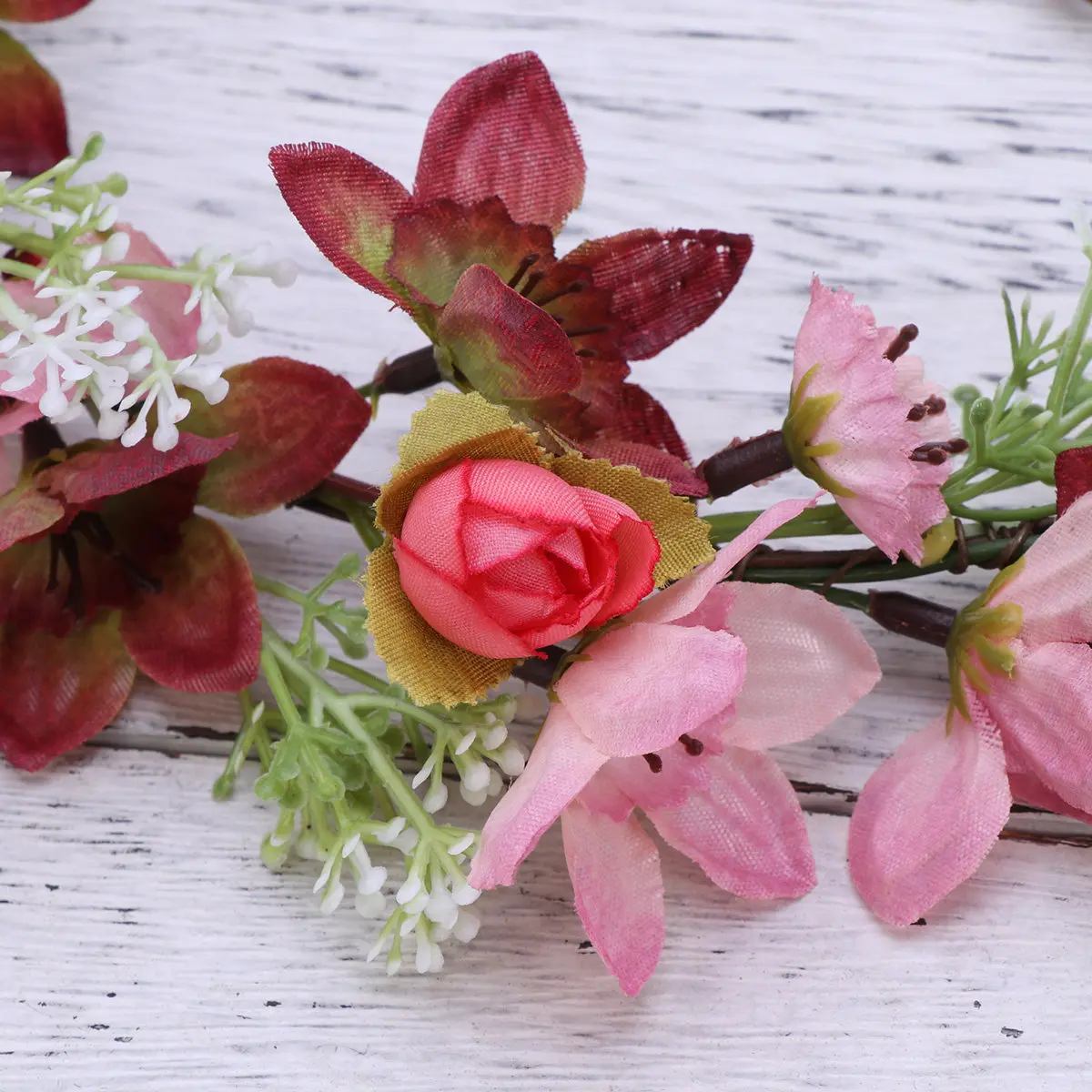 

Fashionable Berry Garlands and Rattan Hair Ornaments Fabric Flower Design for Beach Party Birthday Decorative Hair Accessories