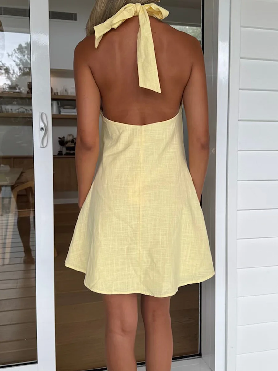 花柄ホルターネックドレス、オープンバックとタイアップディテール付きノースリーブボヘミアンスタイルミニドレス、カジュアルな夏の服装に