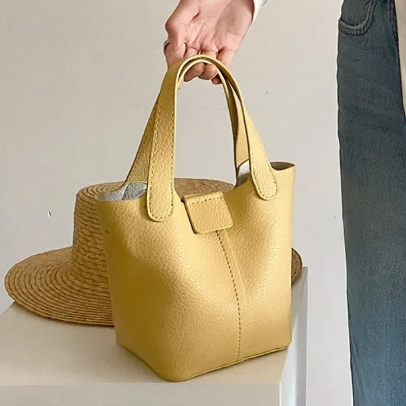 

2024 New Handbag Summer Casual Bucket Bag Versatile One Shoulder Crossbody Bag Simple and Lightweight Women's Bags Clutches