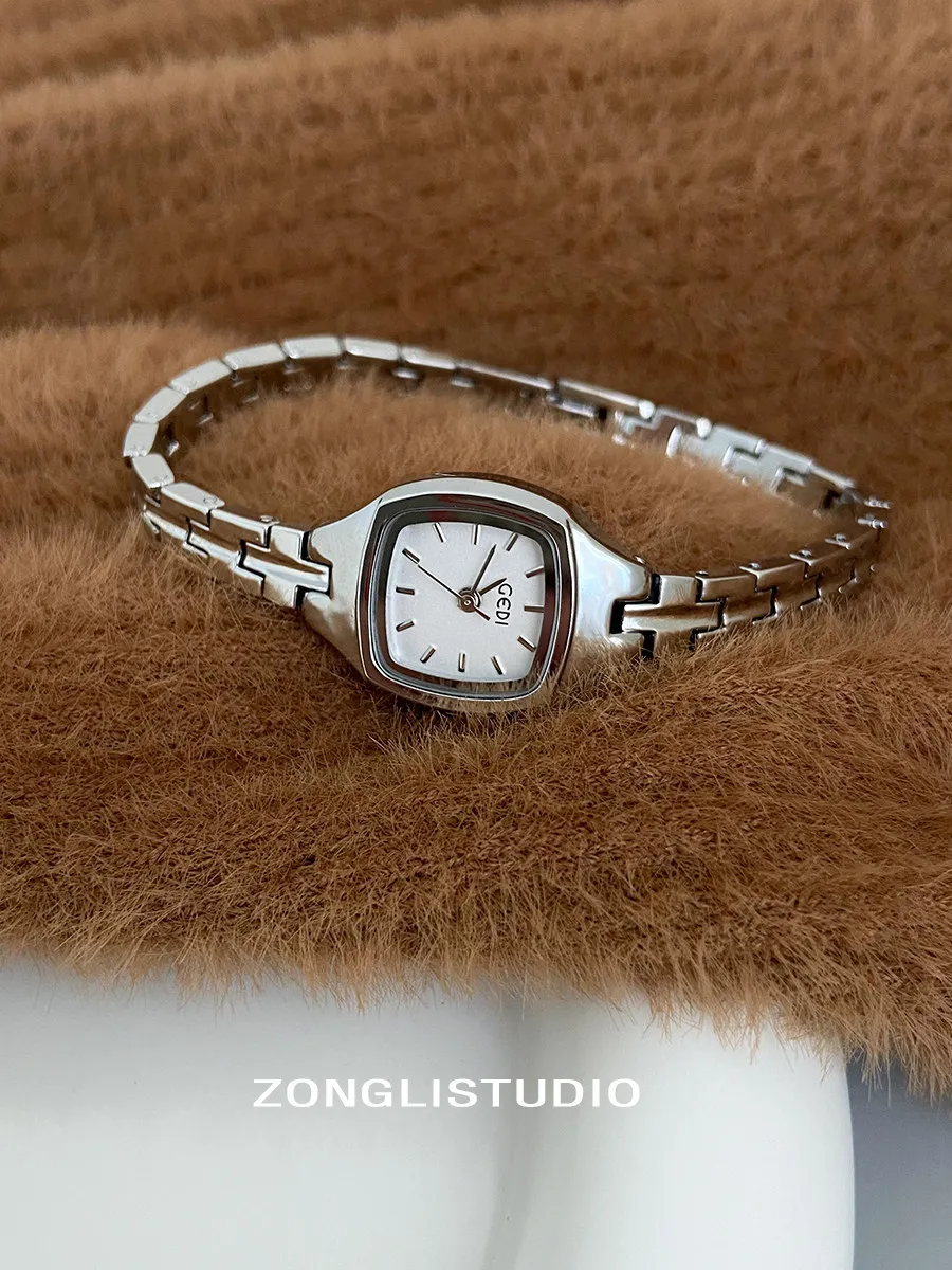 

ExquisiteSmall Dial PinkWatch For WomenFeaturing A Stylish Design And A HighQuality Steel BandA FashionableWristwatch For Ladies