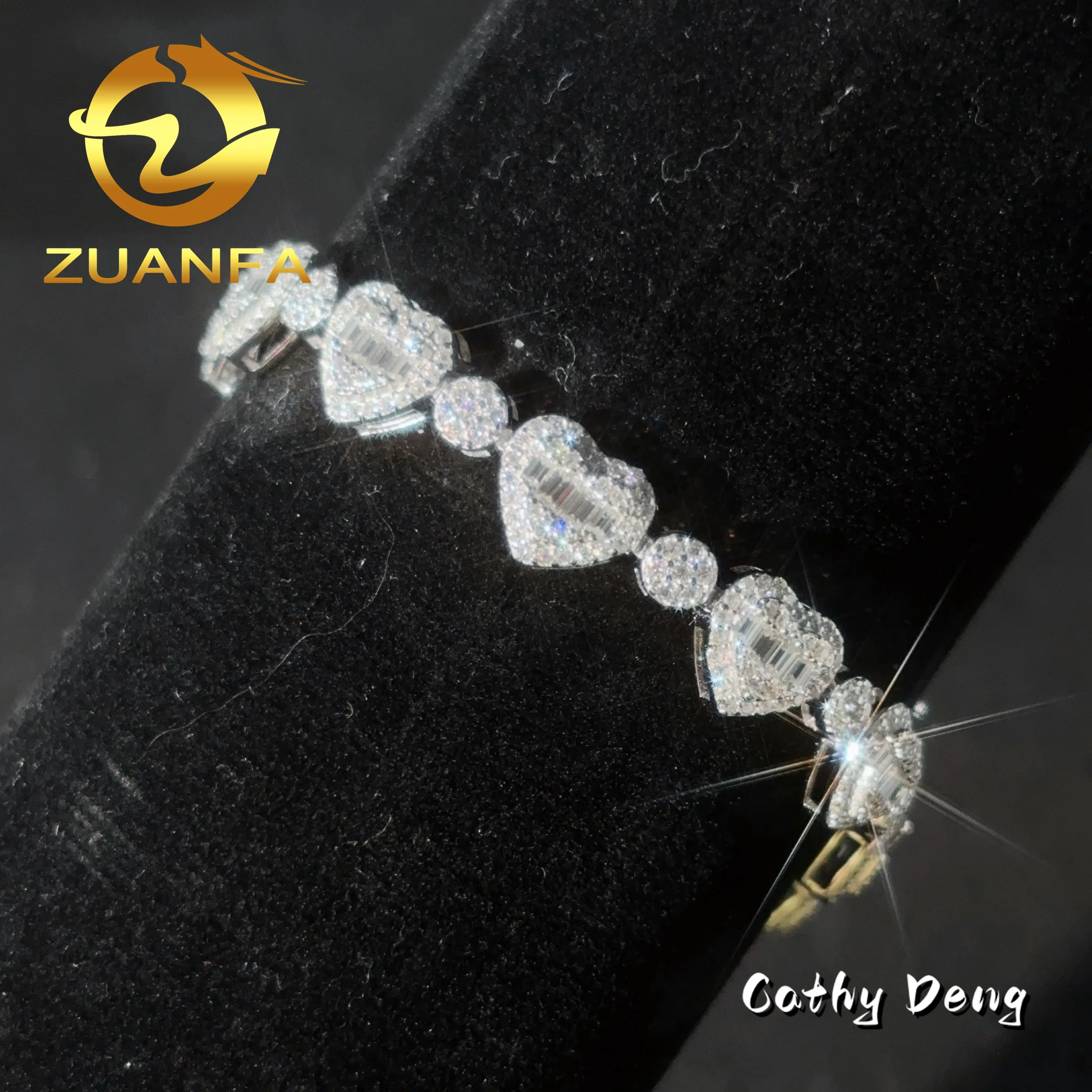 New Trendy 925 Sterling Silver Heart Shape Moissanite Link Chain for Women Fashion Hip Hop Iced Out Cuban Link Bracelet，