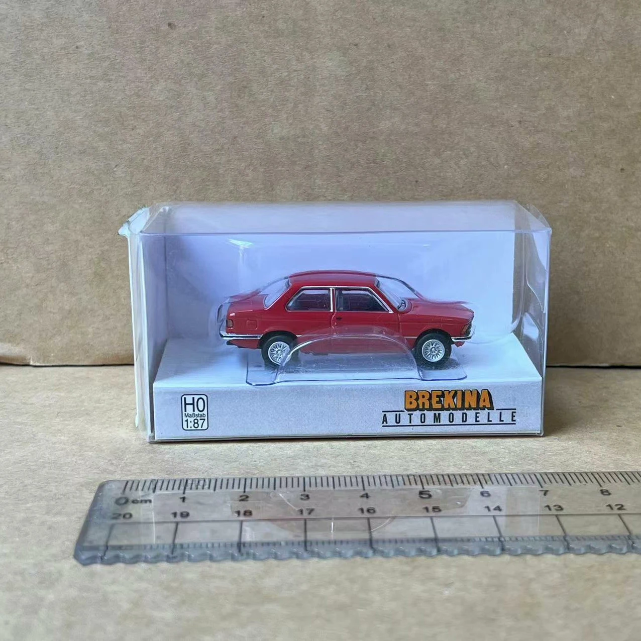 1:87 Scale HO 3 Series 323i Plastic Car Simulation Vehicle Model Toy Collectible